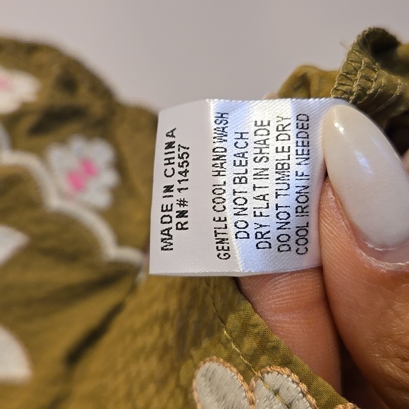 THML Eloise Embroidered Short Puff Sleeved V-Neck Pullover Lightweight Top - Picture 15 of 15